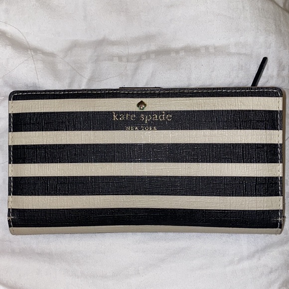 Kate Spade wallet - Picture 6 of 10